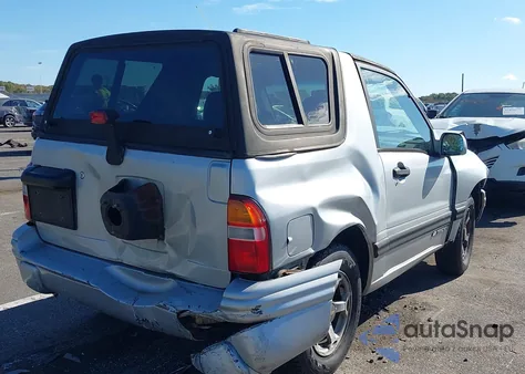 2000 Chevrolet Tracker из США, поврежденный, VIN 2CNBJ18C4Y6911263